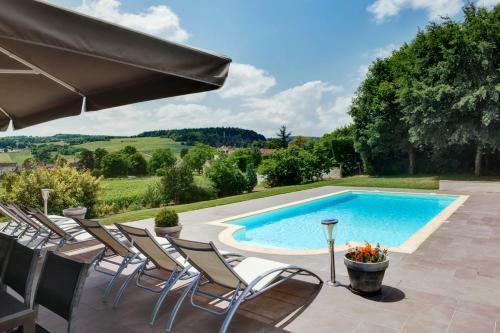 Mercurey Chateau Sleeps 16 Pool Wifi