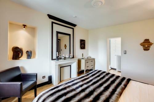 Mercurey Chateau Sleeps 16 Pool Wifi