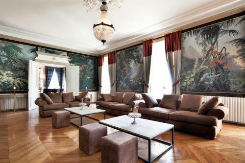 Mercurey Chateau Sleeps 16 Pool Wifi