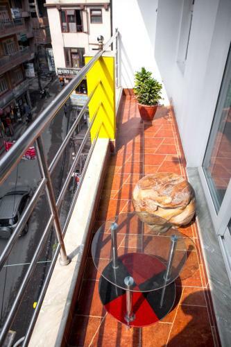 Royal Penguin Boutique Hotel