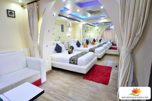 Royal Penguin Boutique Hotel