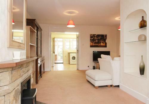 Large Cosy House Ideal For Corporate Lets