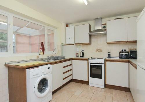 Large Cosy House Ideal For Corporate Lets