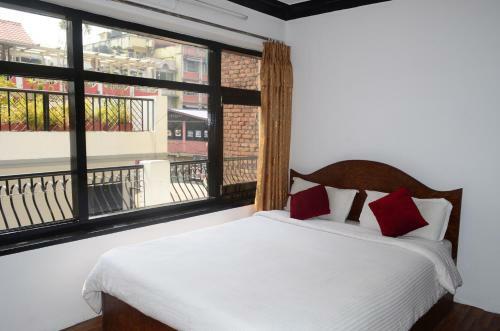 Bed & Breakfast Hotel Holy Lodge