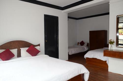 Bed & Breakfast Hotel Holy Lodge