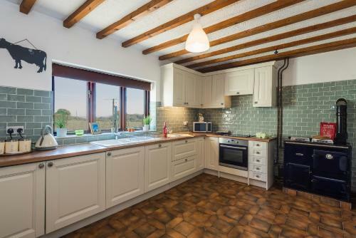 Detached 4-bed Farmhouse Beaumaris Stunning Views!