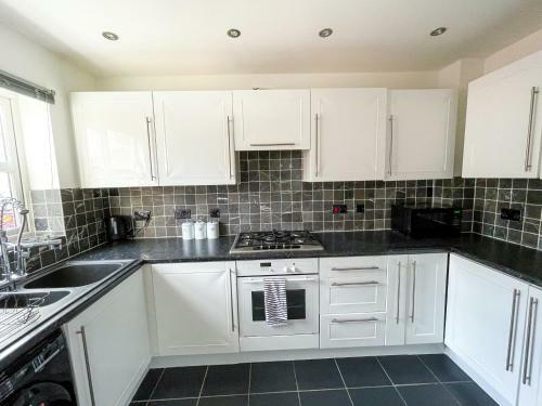 Big Contractor House, Modern Finish With Garden And Parking By Comfy Workers