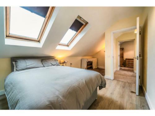 Pass The Keys - Lovely Apartment With 3 Double Bedrooms