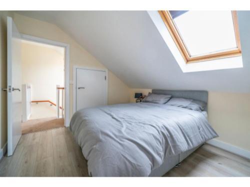 Pass The Keys - Lovely Apartment With 3 Double Bedrooms