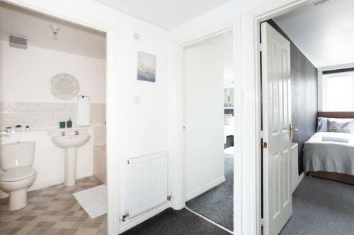 Burte View Spacious Apartment For Travelers And Keyworkers For 4 People By Dream Key Solution
