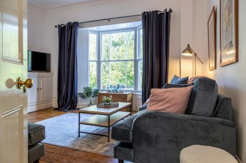 Amazing 5 Bed Victorian House - Clarence House