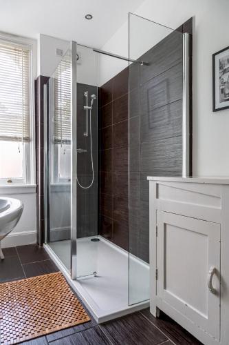 Amazing 5 Bed Victorian House - Clarence House
