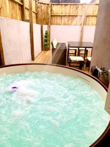 Victory Luxury Hot Tub House