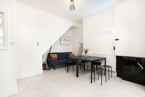Bingo House Sasco Apartments