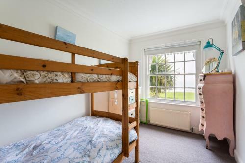 Bognor Regis Villa Sleeps 14 Wifi