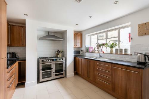 Bognor Regis Villa Sleeps 14 Wifi