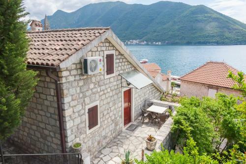 Apartments Perasto