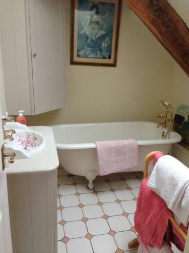 Beautiful 6-bed Home In Brecon