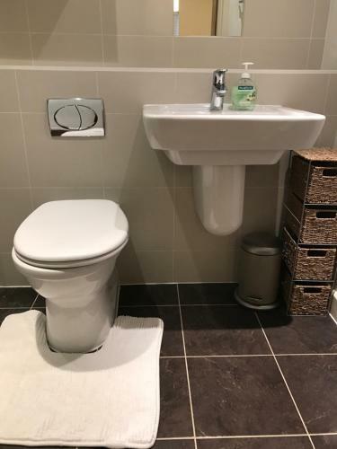 Brentwood City Apartment