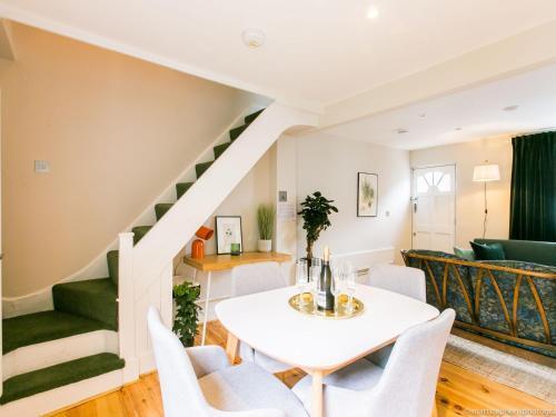 Exquisite 3bdr Botanical Oasis In Central Brighton