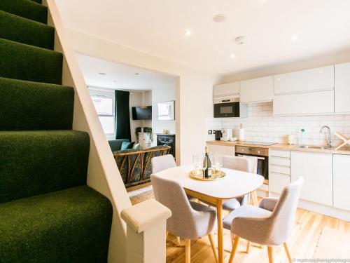 Exquisite 3bdr Botanical Oasis In Central Brighton