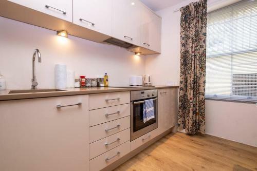 Large Regency Studio Apartment Near The Sea