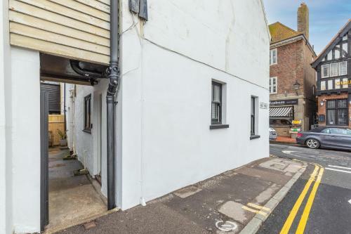 Smugglers View 3 Bedroom Historic Cottage Direct Sea Views