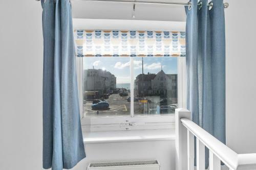 Smugglers View 3 Bedroom Historic Cottage Direct Sea Views