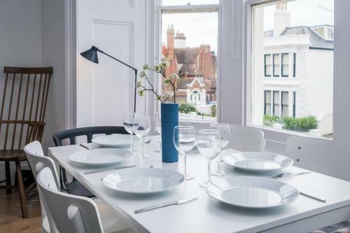 Apartamento Charming, Bright & New Beach Balcony Flat