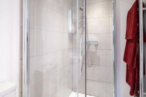 Brand New Studio Apartment With Parking