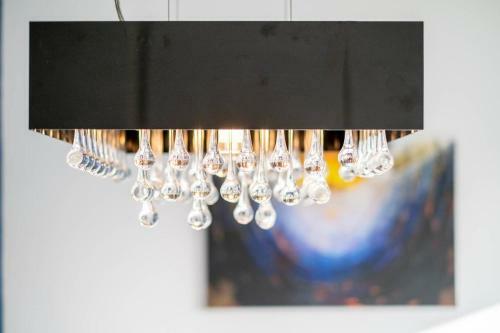 Light, Bright & Beautiful Apartment With Parking