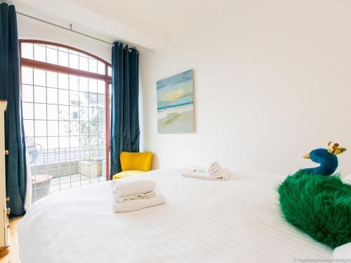 Spacious 5bdr House W/garden In Fabulous Location