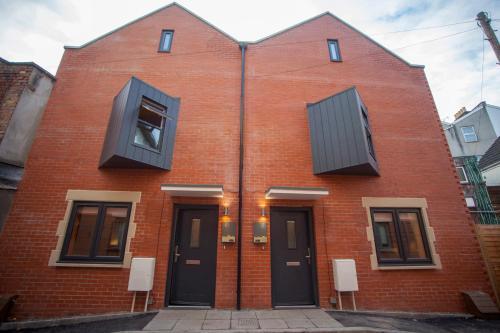 Higgihaus #3b 4 Bed Big Groups Hip Location Sleeps 10