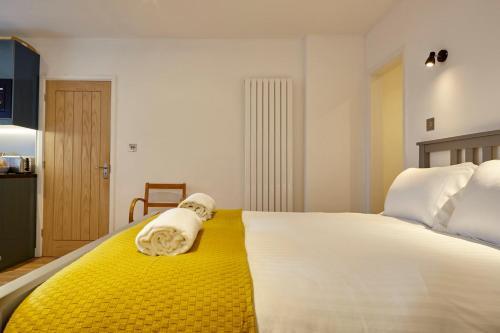 The Mural - City Centre With Parking - Your Apartment