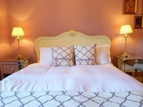 Hotel No 6 The Square Tearooms & Accommodation