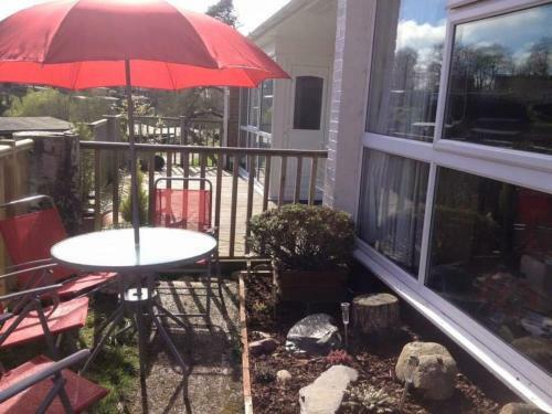 Glan Gwna Upper Lakeside Chalet Dog Friendly