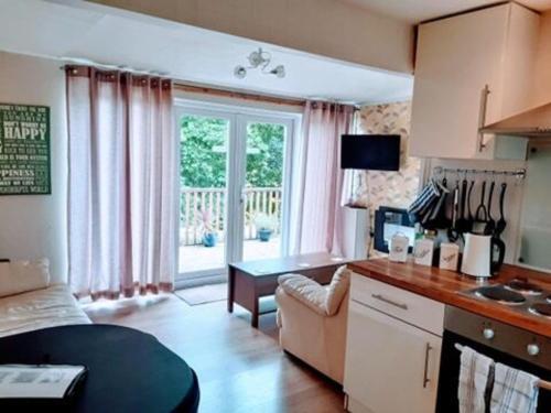 Inviting 2-bed Cabin In Caernarfon