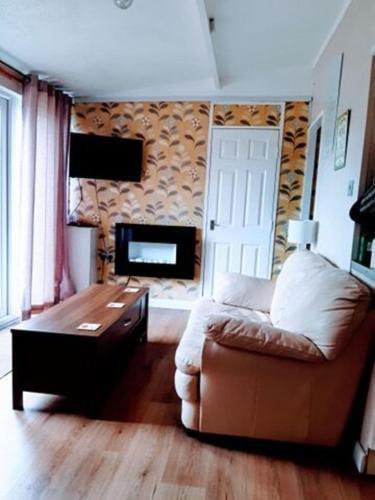 Inviting 2-bed Cabin In Caernarfon
