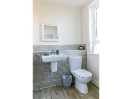 2br Modern Apartment Overlooking The Meadows