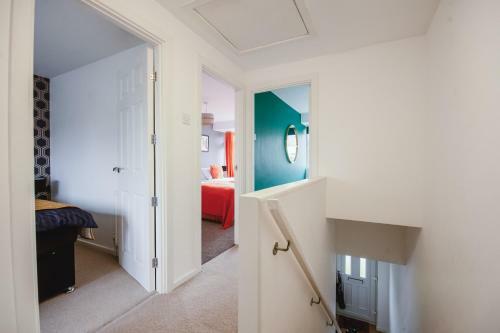 Spacious 4 Bed House, City Centre - Parking Available