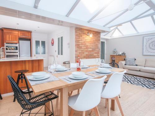 Luxury Spacious 3 Bed Home Close To City/stadiums