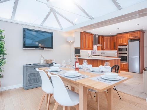 Luxury Spacious 3 Bed Home Close To City/stadiums