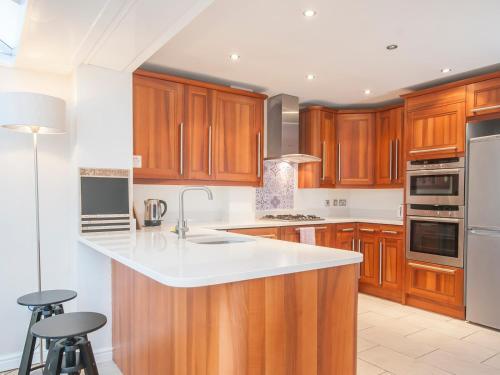 Luxury Spacious 3 Bed Home Close To City/stadiums