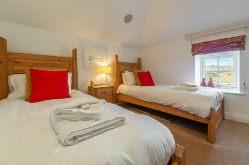 Sunflower Cottage - Gonwin Manor