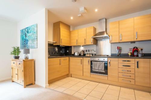 Modern Two Bed Ground Floor Apartment With Parking