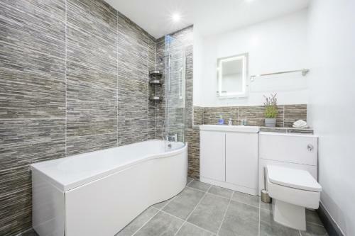 Apartamento Skyline, By T? Sa - Stay Central With Free Parking