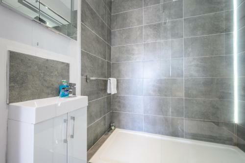 Apartamento Skyline, By T? Sa - Stay Central With Free Parking