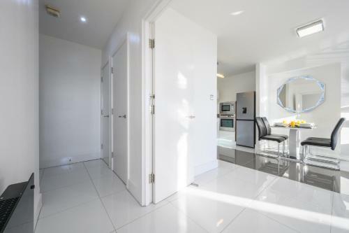 Apartamento Skyline, By T? Sa - Stay Central With Free Parking