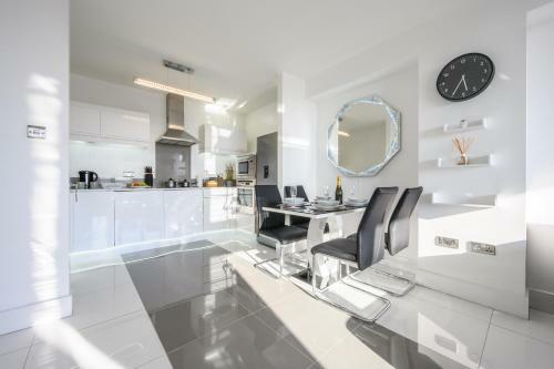 Apartamento Skyline, By T? Sa - Stay Central With Free Parking