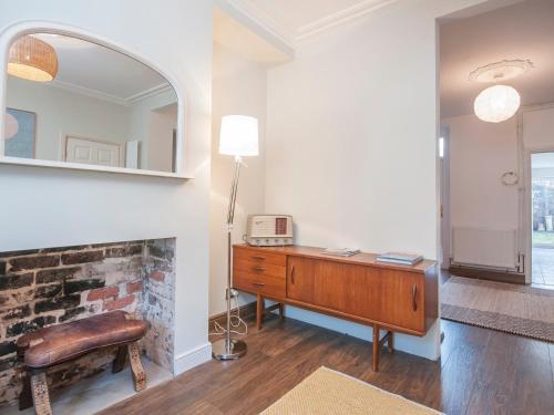 Spacious Victorian Canton Home, Sleeps 8 W/parking